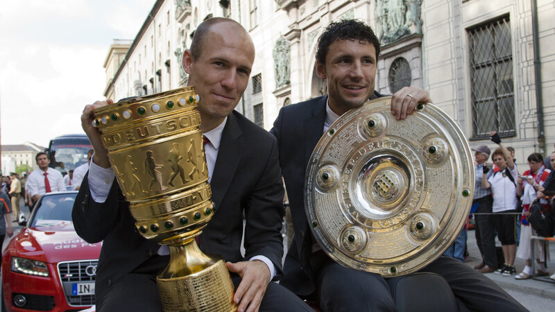Arjen Robben (l.) und Mark van Bommel feierten gemeinsam große Erfolge: Hier beim Autokorso zum Double-Triumph 2010.