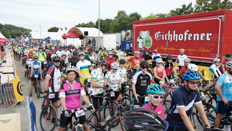 Der 38. Arber-Radmarathon wurde am Sonntag in Regensburg gestartet.
