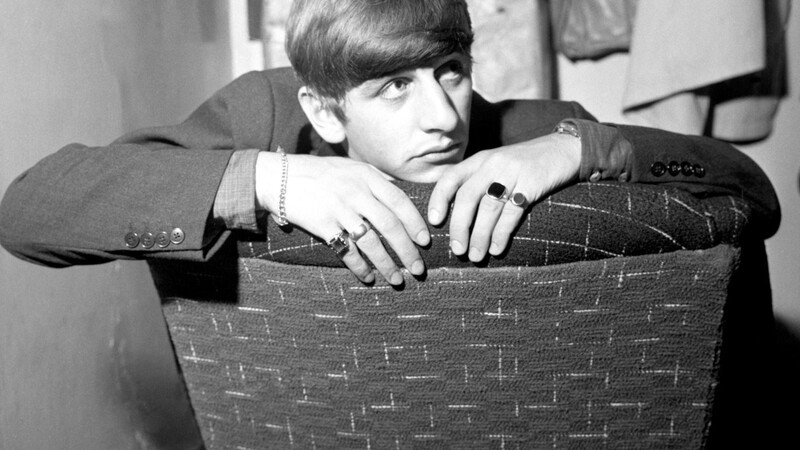 Ringo Starr im Oktober 1963. Den ersten Teil seines Künstlernamens hat er auch wegen seiner Vorliebe für Ringe.