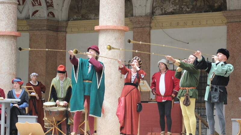 Die Musiker der Landshuter Hofkappelle haben viele nachgebaute historische Instrumente.