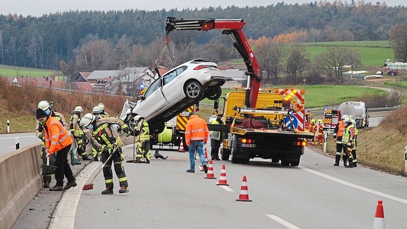 Immer wieder kommt es zu schweren Unfällen auf der B15 neu zwischen Essenbach und Schierling.