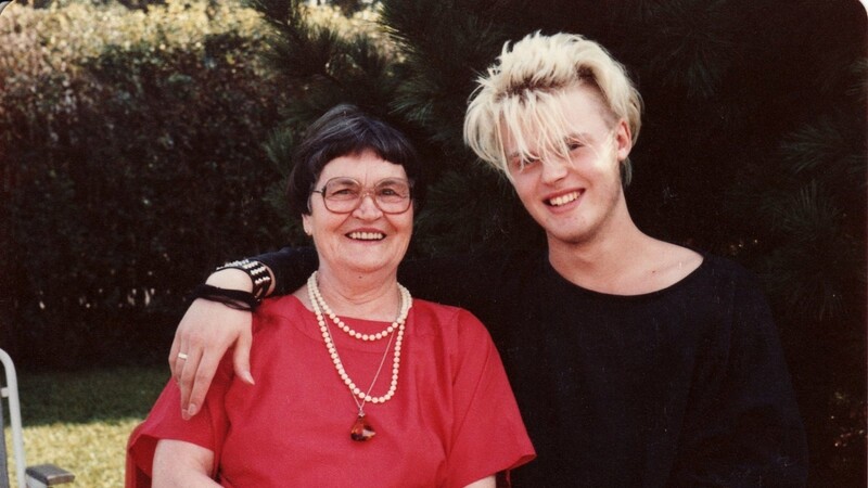 Stefan Wimmer mit seiner Oma.