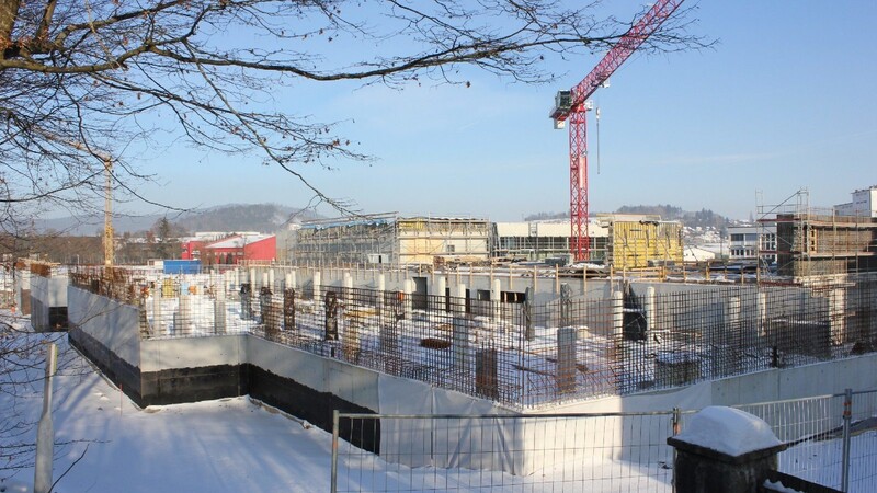 Noch wird gebaut: Die Chamer Stadthalle soll 2018 eröffnet werden. Am Donnerstag wird festgelegt, was ein Abend in der Halle kosten soll.