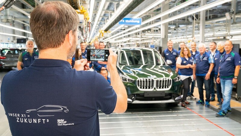Die neue Modellgeneration des BMW X1 gibt es erstmals mit drei Antriebsvarianten: Verbrenner, Plugin-Hybrid und vollelektrische Variante.