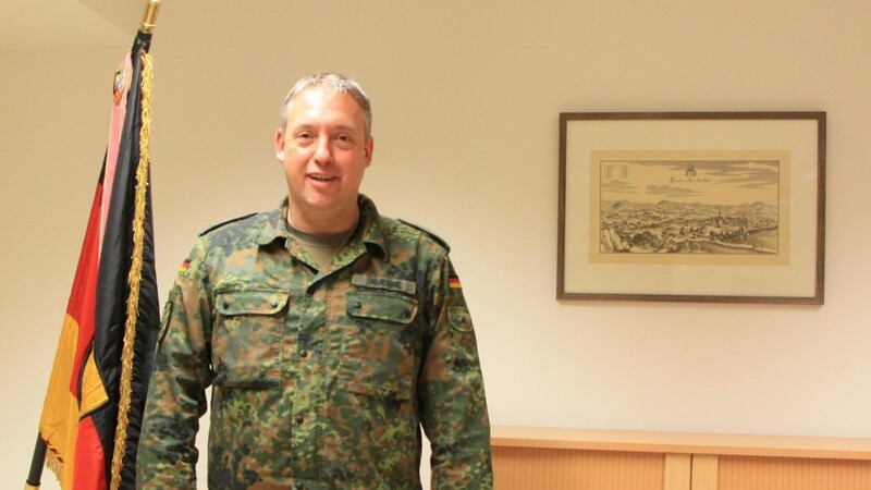 Oberst Andreas Kühne in seinem Büro in der Chamer Kaserne, dem Stabssitz der Panzerbrigade 12.