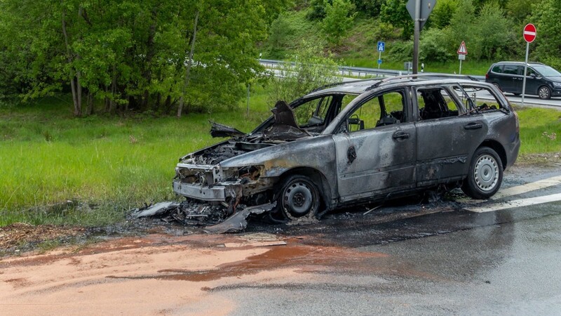 Das Auto brannte vollständig aus.