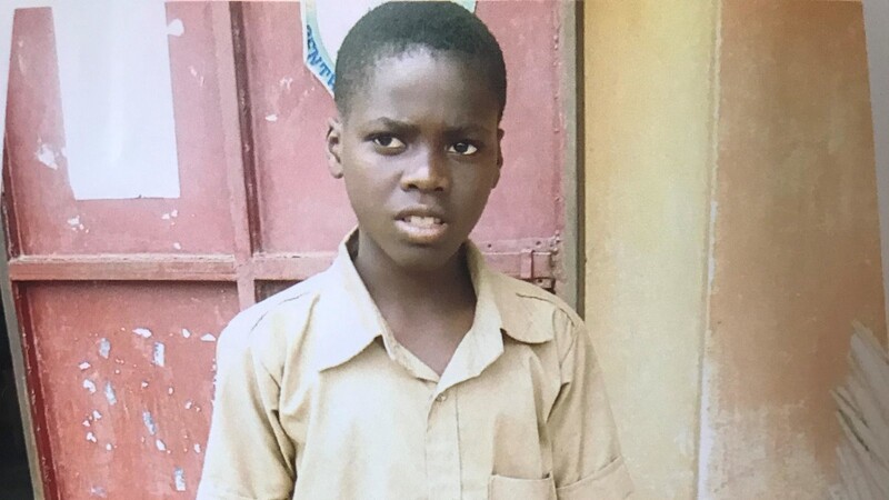 Kokouvi Tome ist Klassenbester und möchte nun die Realschule besuchen. Da seine Familie wenig Geld hat, braucht er dafür P aten.