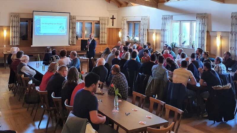 Ein gut besetzter Saal im Gasthaus Geislinger lauschte den Ausführungen des Bürgermeisterkandidaten Jürgen Ohr.