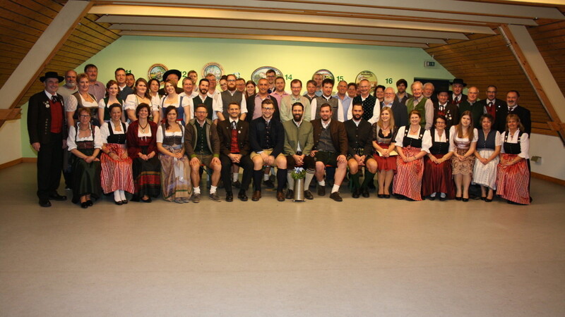 Die Mannschaftsführer der 53 teilnehmenden Mannschaften der diesjährigen Gemeindemeisterschaft.