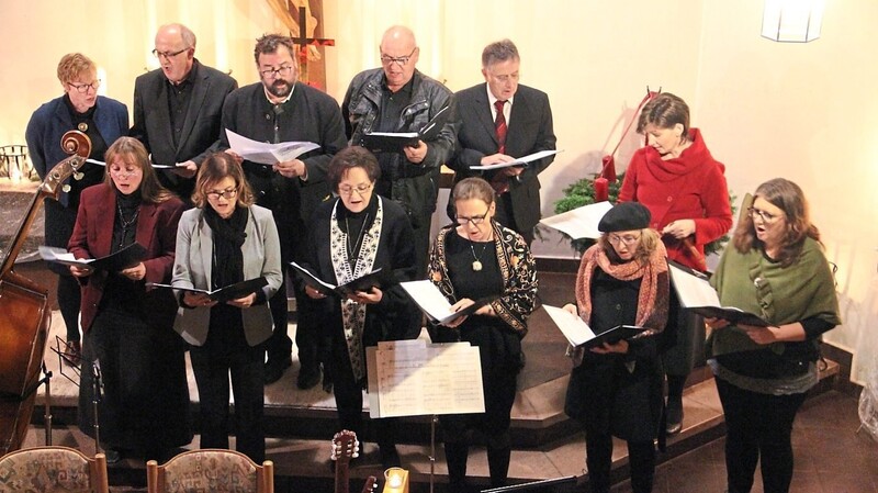 Die Sängerinnen und Sänger des Kirchenchors.