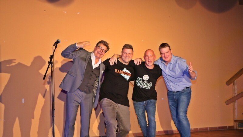 Niko Formanek, Ralf Winkelbeiner, Michi Ditmayr und Marco Vogl präsentierten beim sechsten Kabarett-Brettl viel Humor.