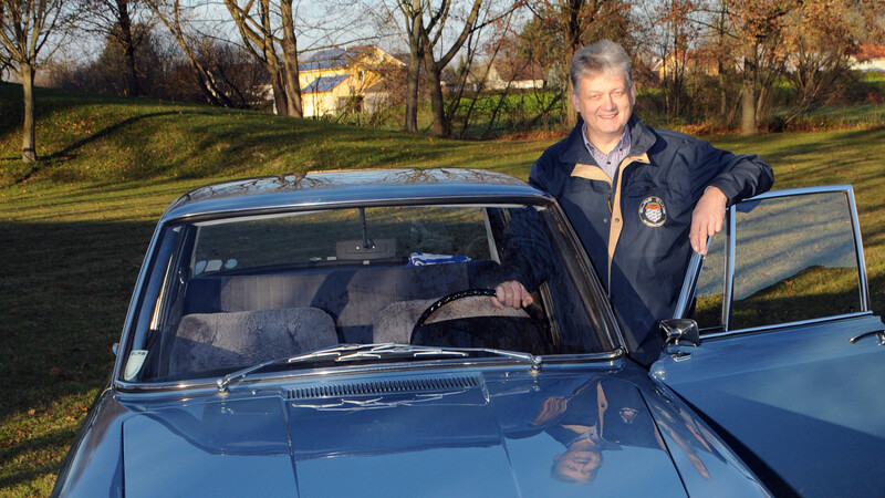 Heribert Füchsl besitzt einen Glas 1700, eine Rarität. Sein Fahrzeug feiert nun seinen 50. Geburtstag. Füchsl liebt das Fahren ohne elektronischen Helfer.