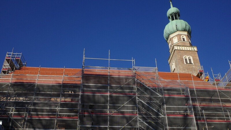 Das Dach der Kirche St. Veit ist neu eingedeckt und der Dachstuhl restauriert.