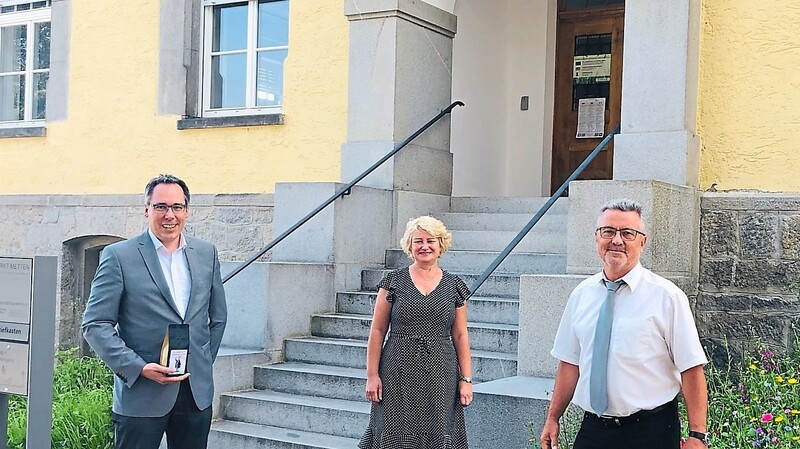 Mettens Bürgermeister Andreas Moser (l.) und zweiter Bürgermeister Herbert Stadler empfingen die Parlamentarische Staatssekretärin Rita Hagl-Kehl zum Gespräch im Rathaus.