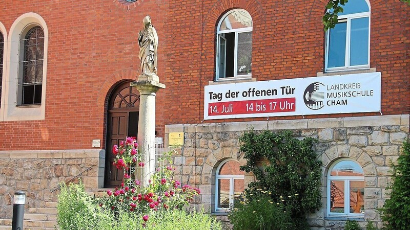 Der Innenhof der Landkreismusikschule Cham verwandelt sich am Sonntag, 14. Juli, in ein Musik-Café.