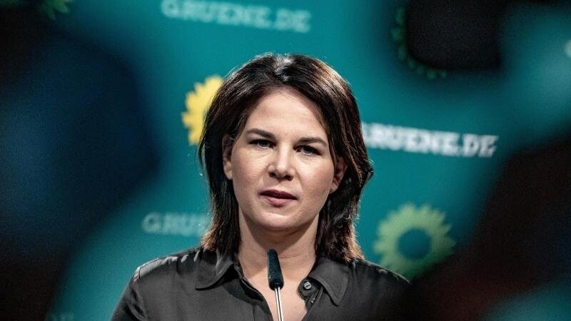 Annalena Baerbock, Kanzlerkandidatin der Grünen, findet das Wahlprogramm der Union unsozial (Archiv).