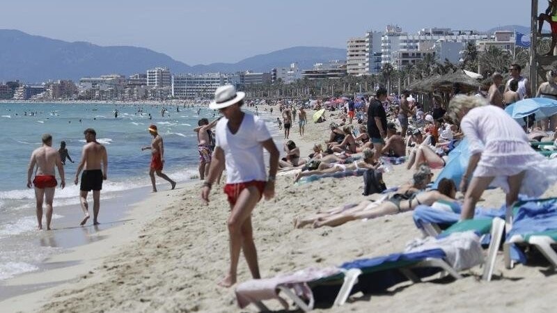 Ganz Spanien ist wegen steigender Corona-Zahlen als Risikogebiet eingestuft worden. Das betrifft auch Mallorca und die Kanaren, die vor allem bei deutschen Urlaubern beliebt sind. (Symbolbild)
