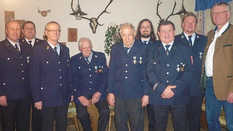 Bei der letzten Jahresversammlung der Feuerwehr Birnbrunn durfte Max Kienberger eine Ehrung für 60-jährige Mitgliedschaft entgegennehmen.