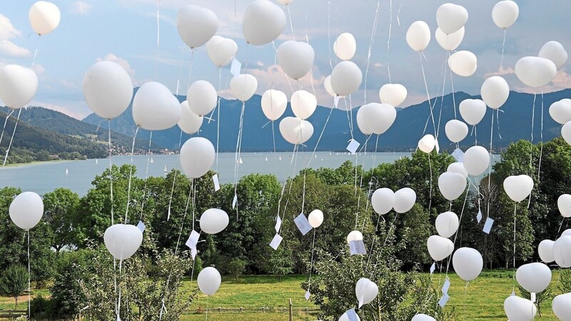 Ab Montag dürfen wieder mehr Hochzeits-Luftballons fliegen: Private Familienfeiern können nach dem Wochenende wieder mit 50 Personen stattfinden. Das gilt auch für Geburtstagsfeten.
