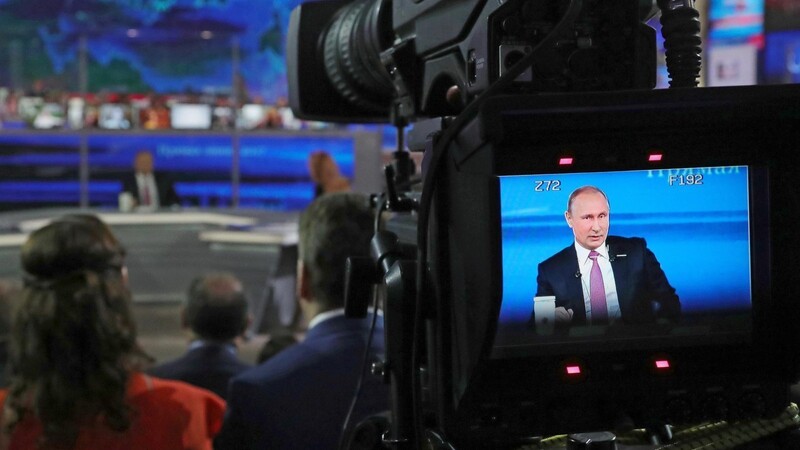 Kremlchef Wladimir Putin stellt sich am Donnerstag im Fernsehen wieder den Fragen der Bürger. (Archivfoto)