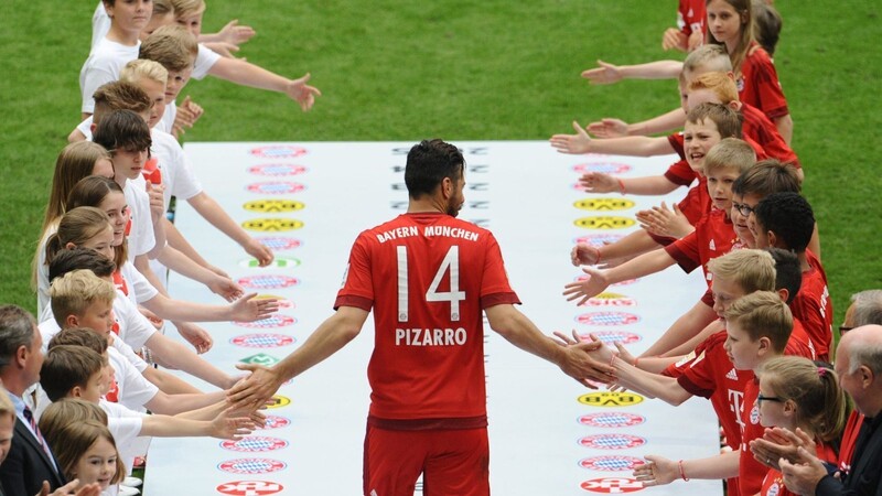 Spalier zum Bayern Abschied: Pizarro im Jahr 2015.