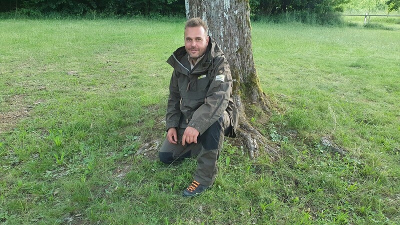 Ranger Christian Rudolf liebt die Natur und den Wald seit seiner Kindheit. Seit 2019 arbeitet er im Naturpark Hirschwald.