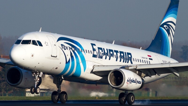 Einen Monat nach dem Absturz einer Egyptair-Maschine haben Ermittler den Stimmenrekorder des Flugzeugs aus dem Mittelmeer geborgen.