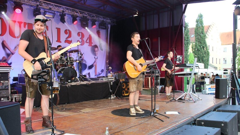 Die Band Route 1234 hatte die Ehre, als erste Band auf der Bühne zu stehen.