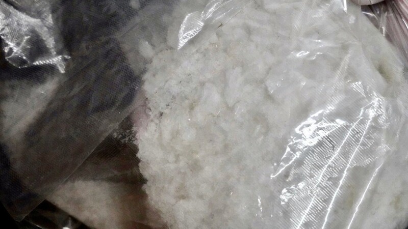 Die Polizei hat fast 1,4 Kilogramm Crystal, über 150 Ecstasy-Pillen, über 50 Gramm Kokain und etwa 15 Gramm Marihuana sichergestellt.