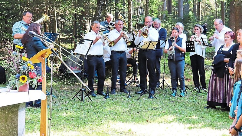 Die "Quereinsteiger" des Musikvereins umrahmten die feierliche Stunde mit der Schubertmesse.