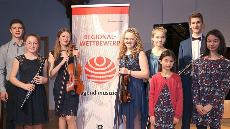 Alle beim Regionalwettbewerb angetretenen Schüler aus Landau durften beim Preisträgerkonzert in Landshut mitwirken.