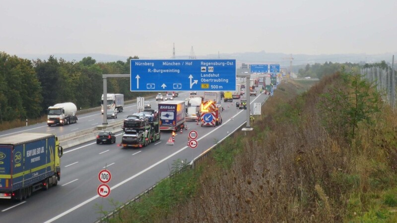 Auf der A3 bei Regensburg ist es am Dienstag zu einem Verkehrsunfall gekommen. Es staute sich.