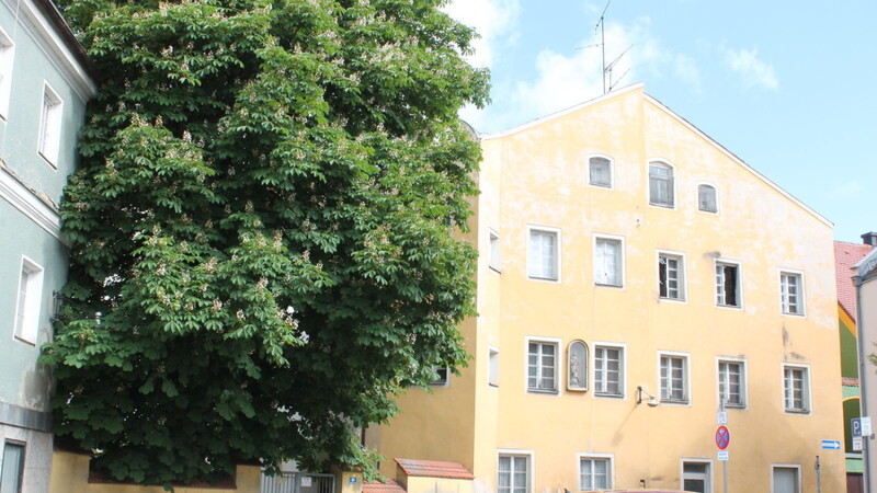 Der Dechanthof in der Bürg in Straubing ist im Besitz der Stadt und dient jetzt als Filmdrehort.
