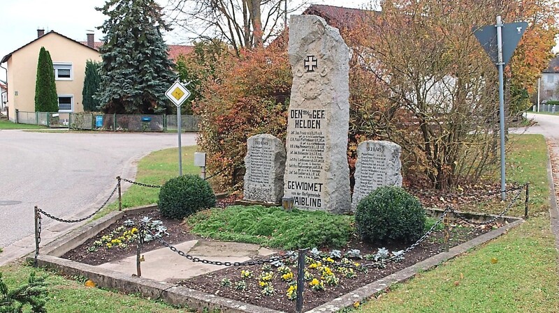 Das Kriegerdenkmal in Waibling soll erneuert werden und eine neue Bepflanzung erhalten.