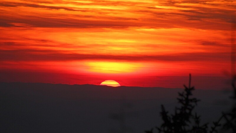 Immer wieder ein grandioses Erlebnis ist ein Sonnenuntergang auf dem Čerchov. Am 19. Oktober nimmt Karl Reitmeier die Wanderer mit zur höchsten Erhebung des Böhmischen Waldes.