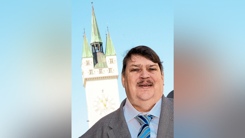 Bernd Posselt nimmt in Straubing kein Blatt vor den Mund. Die Art und Weise, wie Ursula von der Leyen zur Kommissionschefin wurde, nennt er "antidemokratisch, übelste Hinterzimmerpolitik und Wählerbetrug".