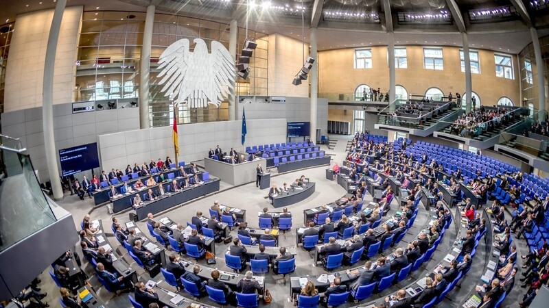 Im Bundestag steht von Dienstag bis Freitag die Haushaltswoche an. Deren Höhepunkt ist am Mittwoch die Generaldebatte.