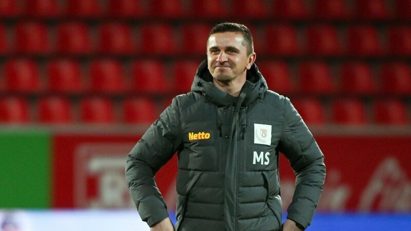 Jahn-Trainer Mersad Selimbegovic sah gegen Hannover die Gelbe Karte.