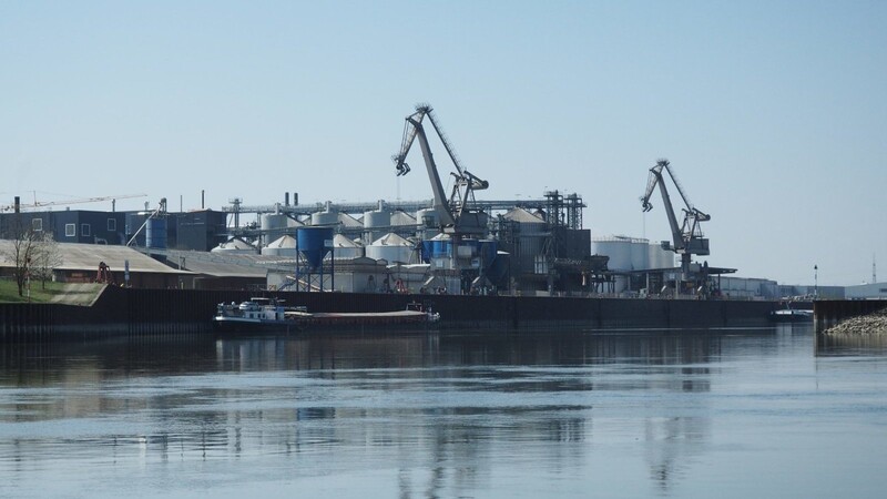 Der Hafen Straubing-Sand hat im ersten Quartal gut 14 Prozent Güterumschlag im Vergleich zum Vorjahreszeitraum eingebüßt.