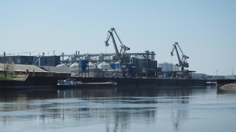 Der Hafen Straubing-Sand hat im ersten Quartal gut 14 Prozent Güterumschlag im Vergleich zum Vorjahreszeitraum eingebüßt.