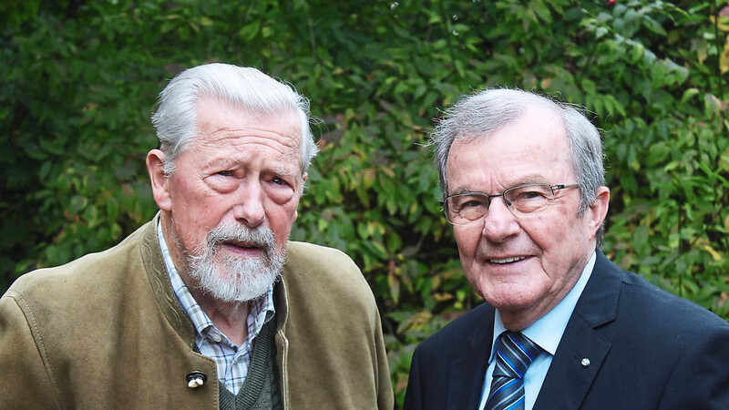 Hans Niedermeier (links) und Josef Deimer fordern den Erhalt der Jugendherberge am jetzigen Standort.