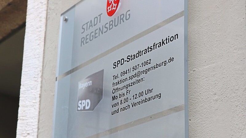 Harte Vorwürfe bekam die Stadt-SPD von drei führenden Mitgliedern der SPD aus dem Landkreis zu hören.