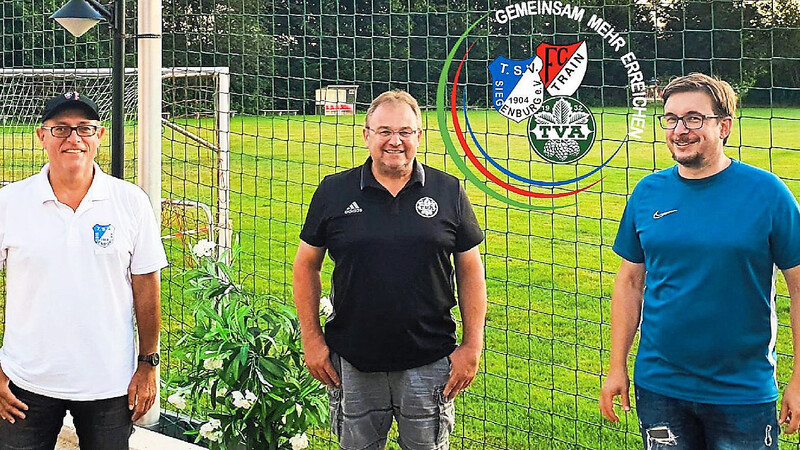 Die Vorsitzenden des TSV Siegenburg, TV Aiglsbach und FC Train (v. l.) ziehen an einem Strang.