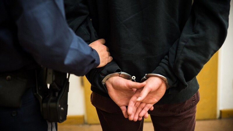 Symbolbild: Ein 23-jähriger Syrer wurde wegen Handels mit Betäubungsmittel in Augsburg festgenommen werden.
