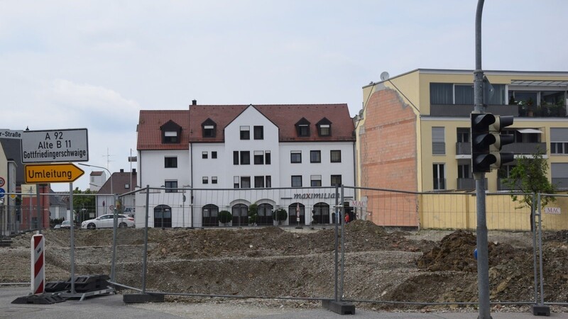 Auf dem ehemaligen Zeilhofer-Areal baut die Stadt 60 neue Wohnungen. Wenn die fertig sind, besitzt die Stadt insgesamt 500 Wohnungen.