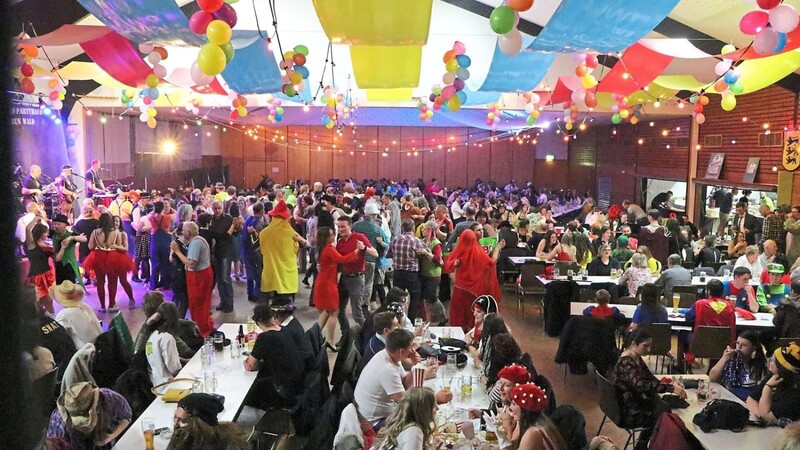 Vor einem Jahr fand noch alles wie gewohnt statt - beim Faschingsball im Blaibacher Haus des Gastes hatten die rund 400 Besucher viel Spaß auf der Tanzfläche.