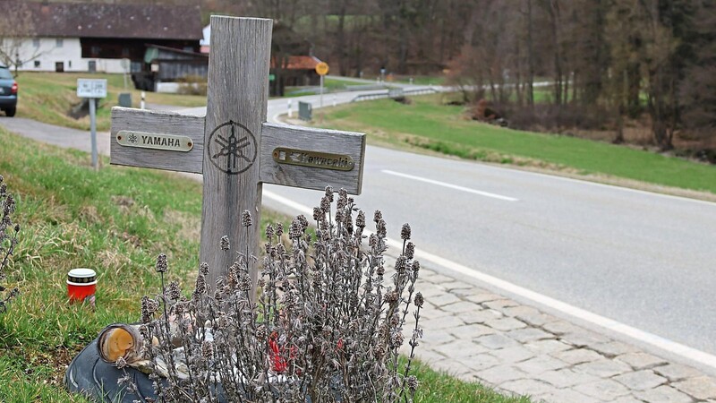Zwei Menschen starben 2022 auf den Straßen des Polizeiinspektionsbereiches Roding, einer davon war ein 57-jähriger Motorradfahrer, der auf der Straße zwischen Falkenstein und Geresdorf verunglückte.