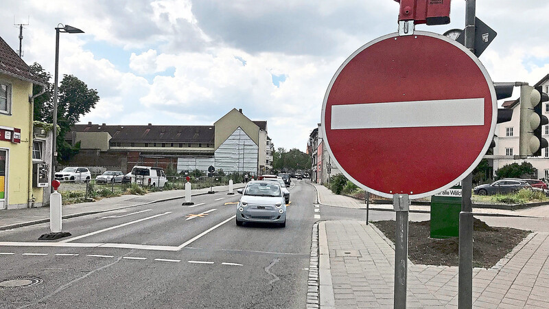 Von der Heerstraße und der Äußeren Passauer Straße kommend, können Autofahrer derzeit nicht in die Mühlsteingasse einfahren