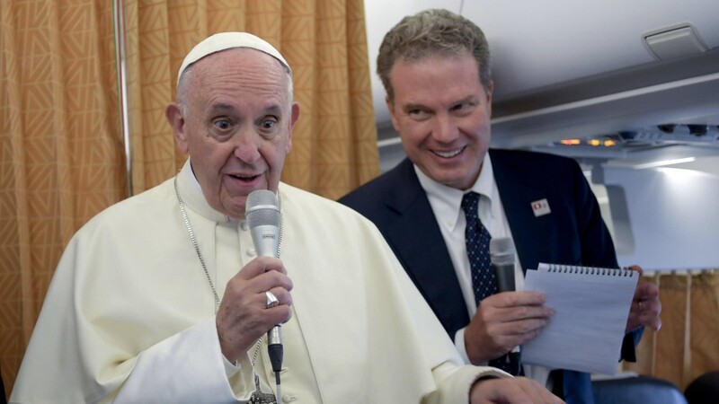 Greg Burke (r.) steht Papst Franziskus fortan nicht mehr zur Seite.