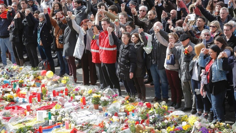 Vier Menschen, die bei den Anschlägen in Brüssel verletzt wurden, sind mittlerweile im Krankenhaus verstorben. Damit steigt die Zahl der Todesopfer auf 35.
